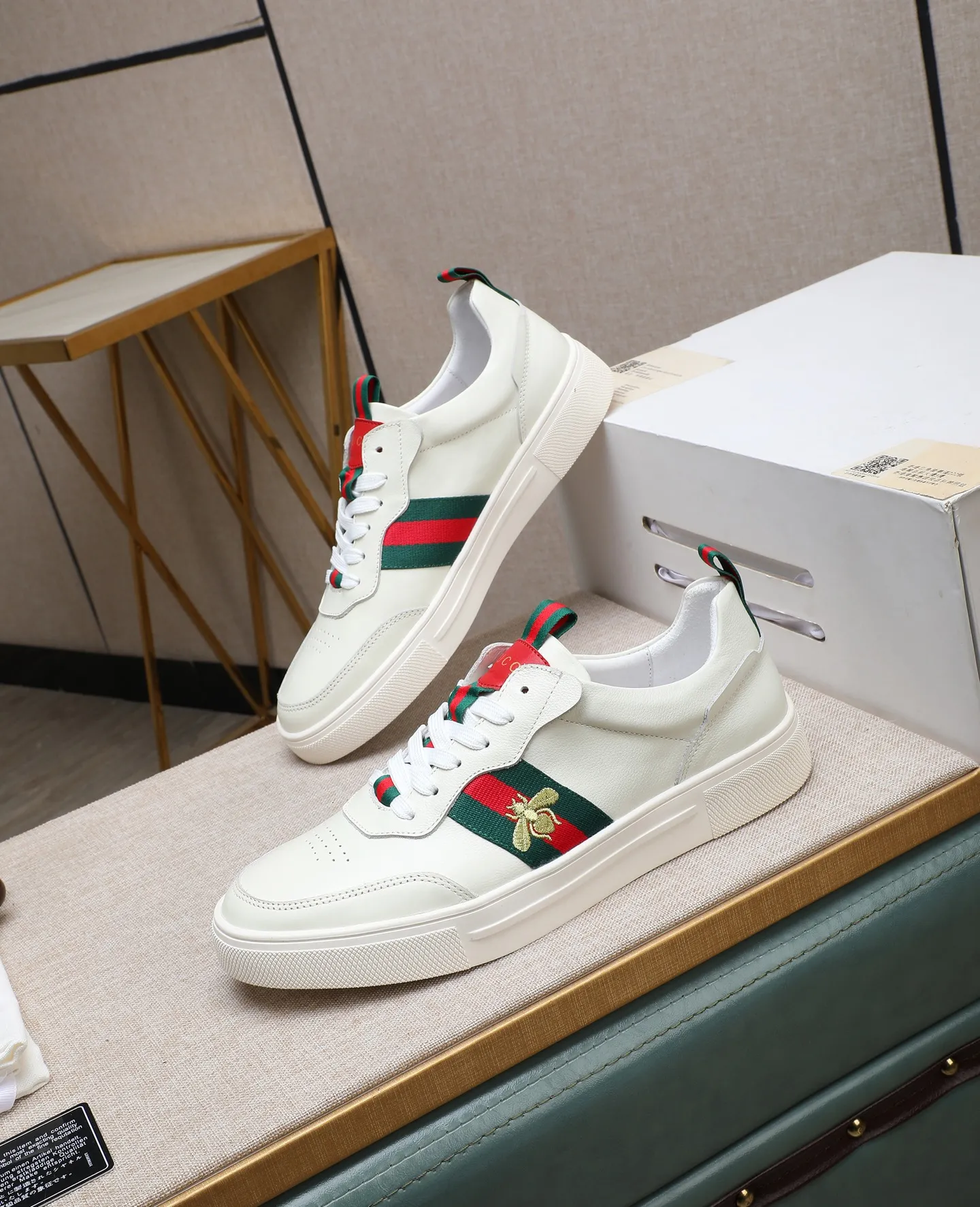 Men's shoes 💰460 GUCCI🔍🔍The latest models are on sale at the same time at the counter. Original calfskin imported from Italy, genuine leather lining, (high-end, extravagant, and classy) with exquisite workmanship. Soles: Original soles specially provided by the original factory. ⚠Exclusive double-layer movable molded soles are super comfortable⚠. Photos of the real thing🎬The real thing is even better🔍🔍"High quality·Follow the order" Code number 38-44